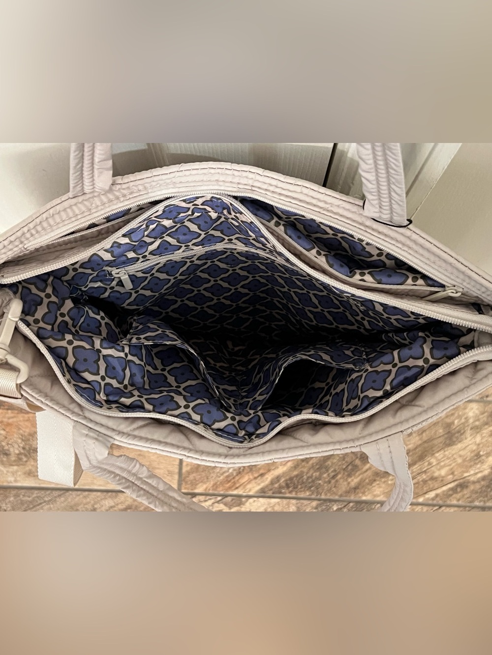 NWT Vera Bradley Ultralight Large North South Tote in Pumice Stone with Bonus - Picture 5 of 14